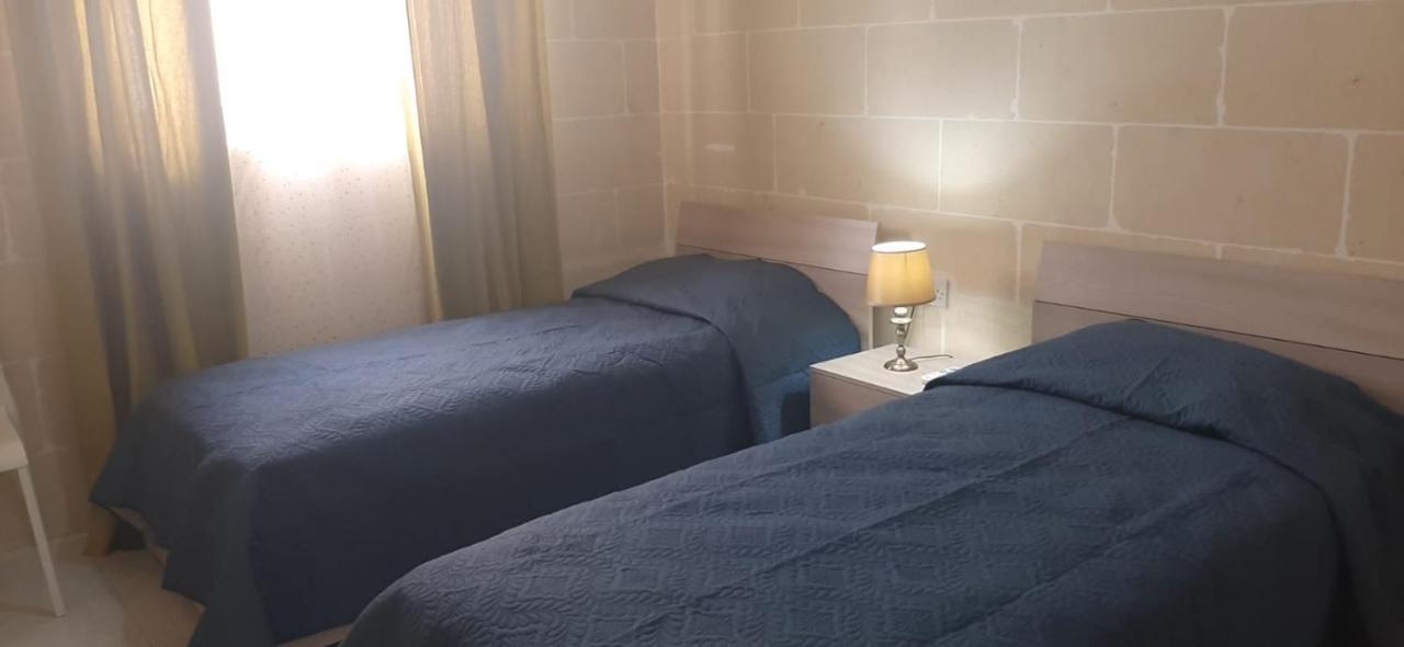 Your Basic Lodging Gozo Marsalforn Exterior photo